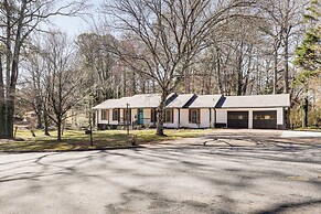 11 Mi to Marietta Square: Modern Apt w/ Yard!