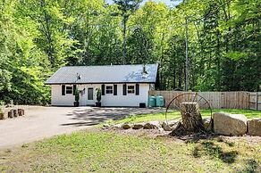 2 Mi to Conway: Cozy Cabin w/ Grill & Yard!