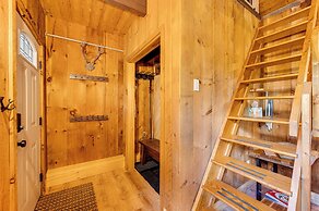 2 Mi to Conway: Cozy Cabin w/ Grill & Yard!