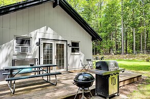 2 Mi to Conway: Cozy Cabin w/ Grill & Yard!