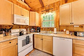 2 Mi to Conway: Cozy Cabin w/ Grill & Yard!