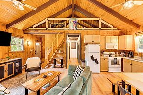 2 Mi to Conway: Cozy Cabin w/ Grill & Yard!