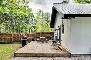 2 Mi to Conway: Cozy Cabin w/ Grill & Yard!