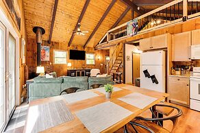 2 Mi to Conway: Cozy Cabin w/ Grill & Yard!