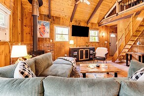 2 Mi to Conway: Cozy Cabin w/ Grill & Yard!