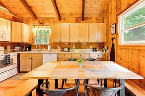 2 Mi to Conway: Cozy Cabin w/ Grill & Yard!