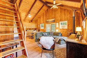 2 Mi to Conway: Cozy Cabin w/ Grill & Yard!