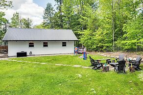 2 Mi to Conway: Cozy Cabin w/ Grill & Yard!