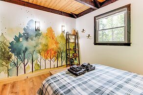 2 Mi to Conway: Cozy Cabin w/ Grill & Yard!