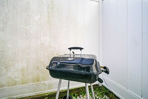 Walk to Ocean & Restaurants: Biloxi Getaway!