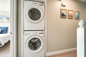 Walk to Ocean & Restaurants: Biloxi Getaway!