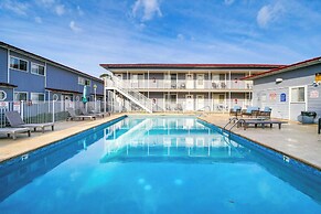 Walk to Ocean & Restaurants: Biloxi Getaway!