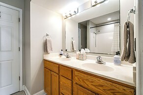 Walk to Ocean & Restaurants: Biloxi Getaway!