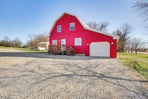 'red Barn Getaway' Chillicothe Countryside Home