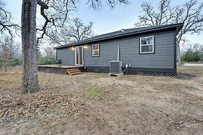 Private Deck & Forest Setting: Waelder Cabin!