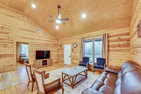 Private Deck & Forest Setting: Waelder Cabin!