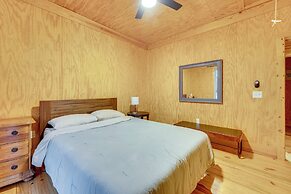 Private Deck & Forest Setting: Waelder Cabin!