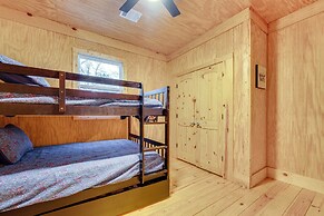 Private Deck & Forest Setting: Waelder Cabin!