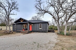 Private Deck & Forest Setting: Waelder Cabin!