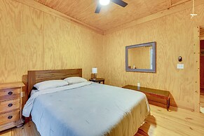Private Deck & Forest Setting: Waelder Cabin!