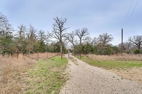 Private Deck & Forest Setting: Waelder Cabin!