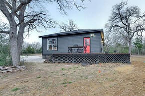 Private Deck & Forest Setting: Waelder Cabin!