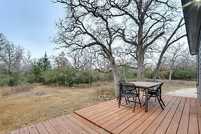 Private Deck & Forest Setting: Waelder Cabin!