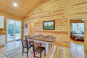 Private Deck & Forest Setting: Waelder Cabin!