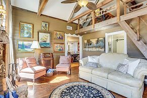 Large Deck: Luxe 6-acre Retreat in Dahlonega!