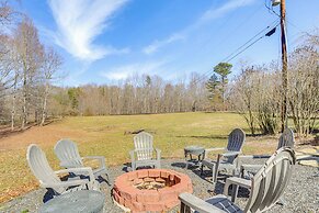 Large Deck: Luxe 6-acre Retreat in Dahlonega!