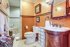 Large Deck: Luxe 6-acre Retreat in Dahlonega!