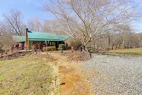 Large Deck: Luxe 6-acre Retreat in Dahlonega!