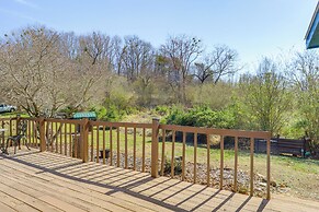 Large Deck: Luxe 6-acre Retreat in Dahlonega!