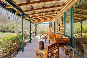 Large Deck: Luxe 6-acre Retreat in Dahlonega!