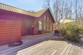 Large Deck: Luxe 6-acre Retreat in Dahlonega!