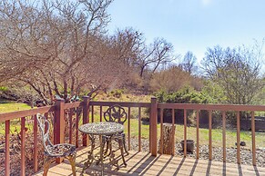 Large Deck: Luxe 6-acre Retreat in Dahlonega!