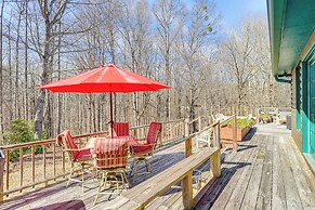 Large Deck: Luxe 6-acre Retreat in Dahlonega!