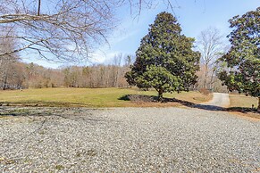 Large Deck: Luxe 6-acre Retreat in Dahlonega!