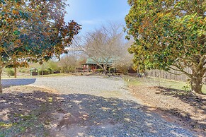 Large Deck: Luxe 6-acre Retreat in Dahlonega!