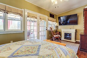 Large Deck: Luxe 6-acre Retreat in Dahlonega!