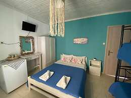 Alonnisos Beachfront Nest - Cozy Summer Gem