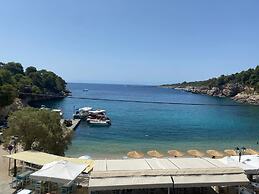 Alonnisos Beachfront Nest - Cozy Summer Getaway
