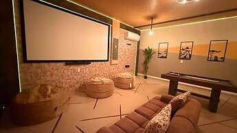 Upstay Family Home w Cinema Pool BBQ Clermont