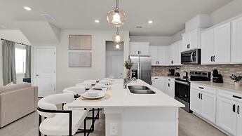 Upstay Family Home w Cinema Pool BBQ Clermont