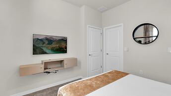 Upstay Family Home w Cinema Pool BBQ Clermont