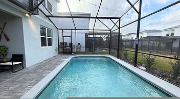 Upstay Family Home w Cinema Pool BBQ Clermont