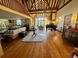 The Barn in the Chilterns - From 1590 Per Night