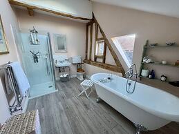 The Barn in the Chilterns - From 1590 Per Night