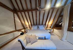 The Barn in the Chilterns - From 1590 Per Night