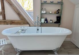 The Barn in the Chilterns - From 1590 Per Night